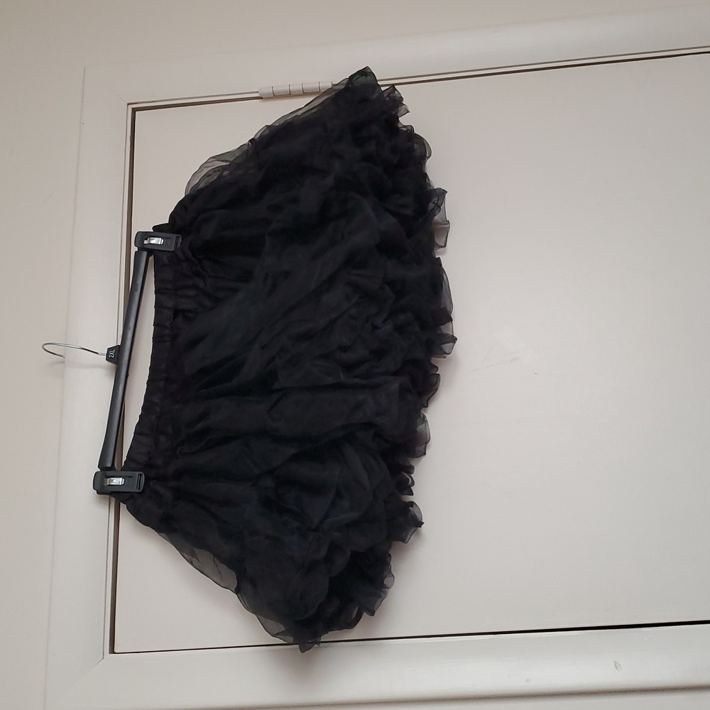 Leg Avenue's Elegant Black Layered  Tulle Petticoat Skirt - Picture 2 of 15